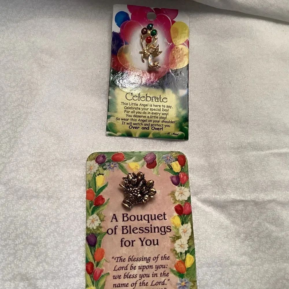Set of 2 Pins/Tacs Angel and Flower Bouquet